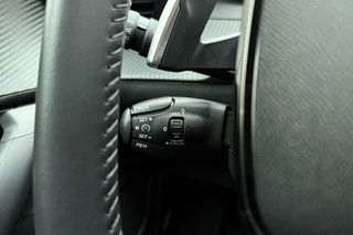 Peugeot 2008 1.2 Hybrid 145 Allure | Climate & Cruise Control | Parkeersensoren voor + achter | AppleCarplay/Android Auto | / 22