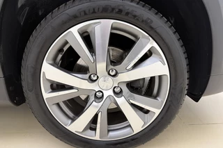 Peugeot 2008 1.2 PureTech 130pk Blue Lease Allure | Panorama Dak | DAB+ | Navigatie | Climate Control | Cruise Control | Achteruitrijcamera |LichtMetalen Velgen met All Seasonbanden / 15