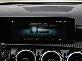 Mercedes-Benz A-klasse 180 d Launch Edition Widescreen Camera Apple CarPlay Android Auto Navigatie Stoelverwarming / 22