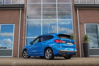 BMW X1 xDrive25e High Executive M sport | 1e eigenaar | Dealer onderhouden | Panoramadak | Apple Carplay | Camera | LED adaptief | Head-up | Stoelverwarming | Cruise control / 5