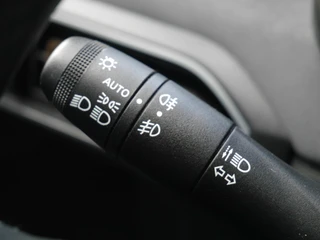 Dacia Sandero Stepway 1.0 TCe 90 Comfort | Automaat | Navigatie | Camera achter | Parkeersensoren voor en achter | Keyless entry en start | Lichtmetalen velgen | Airco | Dakrails | Led verlichting / 18