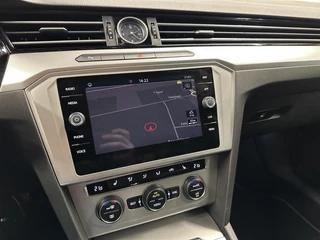 Volkswagen Passat Variant 1.5 TSI Highline NAVI CARPLAY CRUISE LM ECC. / 29