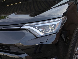 Toyota RAV4 2.5 Hybrid AWD Dynamic Camera|Elektr.Achterklep|Stoelverwarming|Trekhaak|Lane-Assist|1650KG Trekvermogen / 14