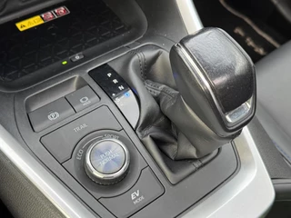 Toyota RAV4 2.5 HYBRID AWD BI-TONE PANO-DAK STOELVERW BLIND-SPOT 360° CAMERA PARK-SENSOREN APPLE/ANDROID EL-ACHTERKLEP / 32
