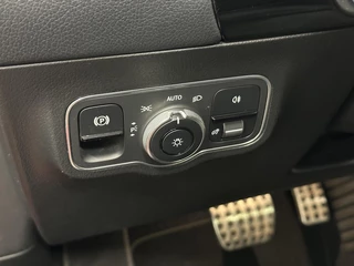 Mercedes B-klasse 180 Business Solution AMG|WideScreen|Carplay|Pano|Carplay|Trekhaak| / 20
