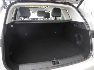 Leapmotor C10 Design 69.9 kWh | Demo | Diverse kleuren leverbaar | 1500 kg trekgewicht | Wltp 420 km | Stuurverwarming | Stoelverwarming en koeling | Elektrisch verstelbare voorstoelen | Navigatie | Keyless entry & start | 20 inch lichtmetalen velgen | Led verlichting / 13