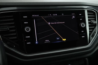 Volkswagen T-Roc 1.5 TSI 150pk R-Line Sport Camera Navigatie / 19