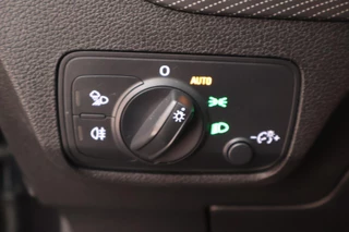 Audi Q2 35 TFSI 150pk S-Tronic S Edition Trekhaak Panoramadak ACC Stoelverwarming Keyless Virtual Cockpit 2x S-Line / 17