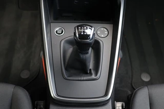 Audi A3 Sportback 35 TFSI S edition 150PK Nieuw model App-connect Trekhaak Navigatie PDC / 30
