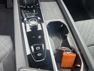Volvo XC60 2.0 B4 Momentum Business  | Keyless | LED | Apple/Android | PDC v+a incl. Camera | Google | Elekt. Klep / 29