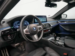 BMW 5 Serie Touring 530e xDrive M-Sport Panoramadak | Adapt. Cruise Control / 2