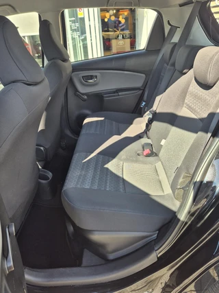 Toyota Yaris 1.5 Hybrid Now / 7