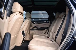 Porsche Cayenne 3.0 E-Hybrid Sport Chrono  | Pano | Trekhaak | 360 Camera | Bose | Stuurverwarming | Luchtvering | Orig. NL | / 28