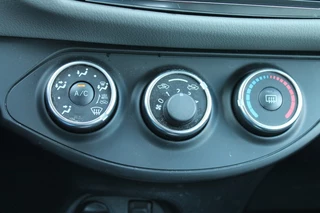 Toyota Yaris 1.3 VVT-I ASPIRATION Navigatie / Trekhaak / Cruise control / 28