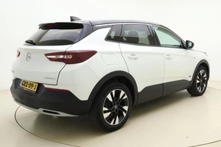 Opel Grandland X 1.6 Turbo 300pk Hybrid4 Elegance | Navigatie | Keyless | Camera | Parelmoer kleur | Electrische achterklep | Lichtmetalen velgen | AGR Comfortstoelen | Voorruitverwarming | Zwart dak / 2