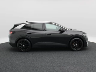 Volkswagen ID.4 First Max 77 kWh | Stoel/Stuurverwarming | Panorama dak | IQ Light | 360 Camera | Adaptive cruise | 21 Inch / 8