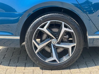 Volkswagen Passat 1.4 TSI PHEV * Panoramadak * Headup display * Dealer onderhouden * / 17