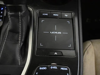Lexus UX 250h First Edition | Elektr. a. klep | Trekhaak | PDC / 23