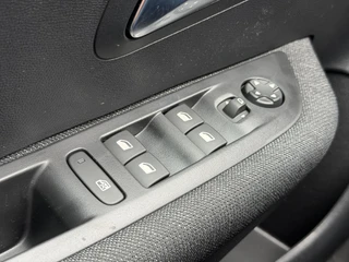 Peugeot 208 Style Hybrid 110PK e-DCS6 Automaat Parkeersensoren, Airco, DAB, Cruise Control, Elektrische Ramen, Centrale Deurvergrendeling / 14