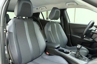 Peugeot 2008 1.2 PureTech Blue Lease Allure 130 PK | Handgeschakeld | Trekhaak | Navigatie | Climate Control | Airco | Cruise Control | Camera | Licht Metalen Velgen / 15