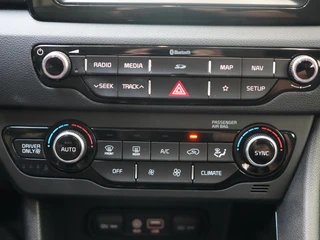 Kia Niro 1.6 GDi PHEV DynamicLine ✅Stoel+Stuurverw.✅All Season✅Adapt Cruise✅Trekhaak✅Camera✅Lane Ass.✅ / 25