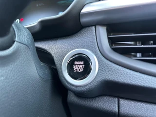 Kia Picanto 1.0 GDi GT-Line | Stoel/Stuurverwarming | Keyless entry | Schuif/Kanteldak | Draadloze oplader | Fabrieksgarantie | NAP / 25