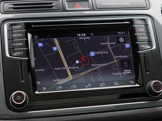 Volkswagen Tiguan 1.4 TSi R-Line Edition 125 Pk | Panoramadak | Trekhaak | Camera | Cruise Control | Climatronic | Navigatie | 18 Inch / 26