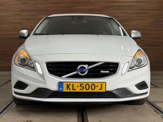 Volvo V60 1.6 T4 R-Design | Navi | Trekhaak | 180PK | Winter Pack | High Performance Audio | Leder/Alcantara / 12