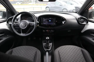 Toyota Aygo X PULSE APPLE/ANDROID 17''LM-VELGEN ALL-SEASON PRIVACY-GLASS CAMERA ADAP. CRUISE / 17
