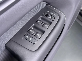 Volvo XC60 2.0 T6 Plug-in hybrid AWD Plus Dark / 19