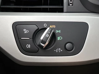 Audi A4 Avant 35 TFSI S - Line | Automaat | Adaptive Cruise | Camera | Stoelverwarming | Navigatie | Leder / 33