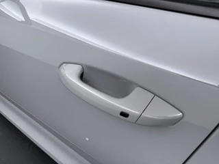 Kia Stinger 2.0 T-GDI GT-Line  - GT-Line - Leer -  Automaat - 256 PK - Panorama dak - Perfecte staat - / 17