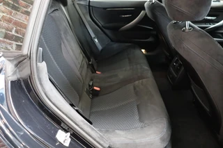 BMW 4 Serie Gran Coupé 420i Executive M Sport Pakket Automaat  / Navigatie / Trekhaak / Xenon / Parkeersensoren / 18 Inch / Climate Control / Bluetooth / Shadow Line / Lichtpakket / Cruise Control / 17