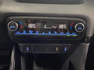Toyota Yaris 1.5 Hybrid Executive/ NL auto/ Eerste eigenaar/ Automaat/ Stoelverwarming/ Navi/ Apple carplay/ Pano / 24