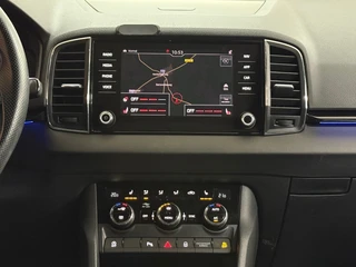 Skoda Karoq 1.5 TSI DSG 4x4 Sportline Business | 1800KG Trekgewicht | Carplay | Sportstoelen | Camera / 17