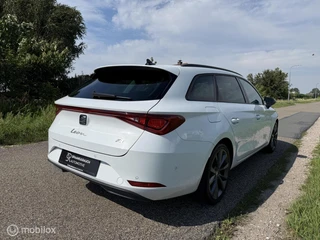 Seat Leon Sportstourer 1.5 eTSI FR / Pano / Trekhaak / Beats / 6