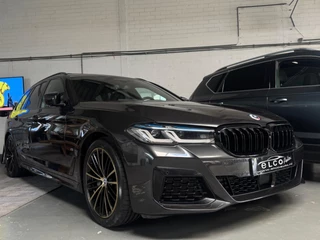 BMW 5-serie Touring 530i M-Sport / Pano / ACC / Luchtvering / 21