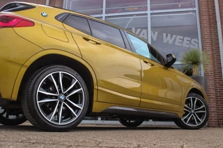 BMW X2 sDrive18i High Executive M-sport | 2e eigenaar | Driving Assistant | Panoramadak | 19 inch | Keyless entry | Head-up | Shadow line | HiFi audio | Stoelverwarming | Alcantara / 48