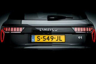 Lynk & Co 01 1.5 Plug-in Hybrid 262 Pk 360 Camera | Panoramadak | 75 km Elektrisch | Full Map Navi | NL Auto | 20 inch. LMV | 1e eigenaar / 20