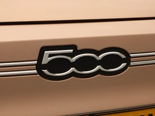 Fiat 500 3+1 Icon 42 kWh | Navigatie | Climate Controle | 17 Inch | Parkeersensoren | Bluetooth | 40.959 Km!! / 14