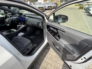 Toyota bZ4X DYNAMIC 71KWH BI-TONE PANO-DAK STOEL/STUURVERW BLIND-SPOT 360° CAMERA EL-ACHTERKLEP WARMTEPOMP / 22