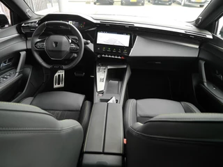 Peugeot 308 1.2 Hybrid 145 e-DCS6 GT € 6000,- DEMOVOORDEEL! | AGR stoelen | Stoel en stuurverwarming | Camera rondom | Adaptieve cruise control | Panoramadak | Afneembare trekhaak | Full led | 18 inch lichtmetalen velgen / 9