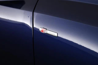 Audi Q3 45 TFSIe 245pk S edition Trekhaak Keyless Stoelverwarming Navigatie Adaptive Cruise S-Line / 45