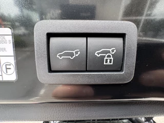 Toyota Corolla Cross 2.0 HYBRID 184PK FIRST-EDITION BLIND-SPOT EL-ACHTERKLEP LM-VELGEN KEYLESS PARK-SENSOREN STOELVERW DRAADLOOS-LADEN AD-CRUISE BLUETOOTH / 21