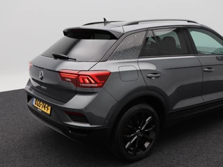 Volkswagen T-Roc 1.5 TSi 150 Pk Automaat Sport Business R-Line | Black Style | Camera | Stoelverwarming | Adaptive Cruise | Navigatie | CarPlay | Climatronic | 18 Inch | 89.335 Km !! / 15
