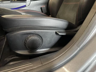 Mercedes-Benz A-klasse 200 Business Solution AMG | CAMERA | STOELVERW. | SFEERVERLICHTING / 23
