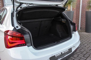 BMW 1-serie 120i Edition M Sport Shadow High Executive | 2e eigenaar | Driving Assistant | Schuif-/kanteldak | Camera | Harman Kardon | Keyless entry | LED | M sport remmen | PDC / 34