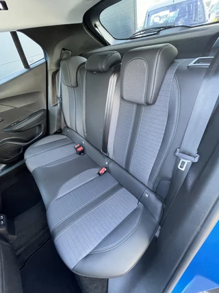 Peugeot 2008 100pk Allure Pack (Camera - Automatische Airco - i-cockpit - Navigatie - 17" - Apple Carplay - LED) / 13