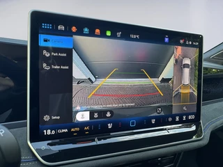 Volkswagen Passat Variant 1.5 eHybrid R-Line Edition 272pk / 5 JR Garantie / Pano / Leer / Trekhaak / H-K / Hud / Keyless / 360 / 33