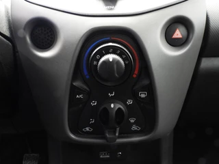 Peugeot 108 1.0 e-VTi Active NAVI-APP/AIRCO/BLUETOOTH! / 7